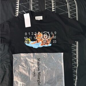 MM6 Maison Margiela Logo And Cat Print T-Shirt Black'